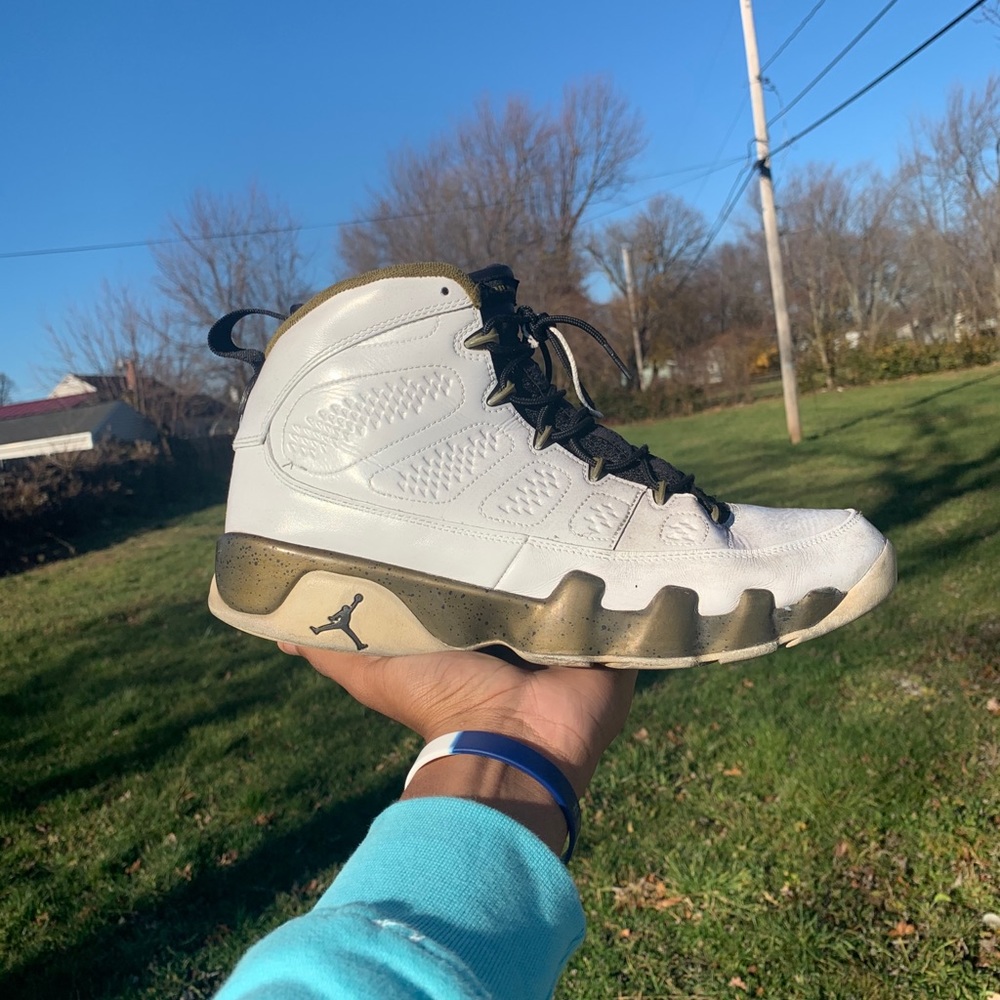 Jordan 9 Statue